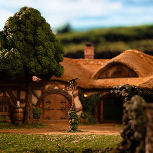 The Lord of the Rings Trilogy The Green Dragon Inn Limited Edition Environment Statue