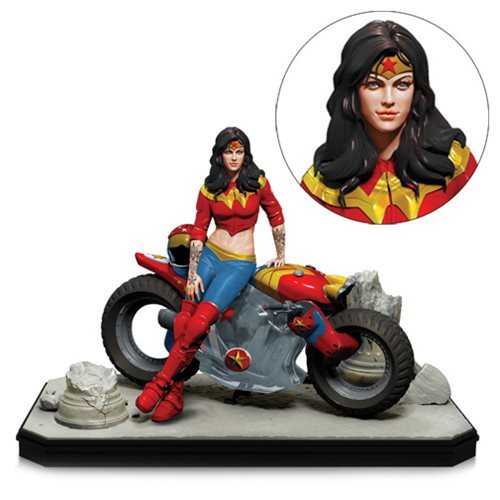 Gotham City Garage Wonder Woman Statue