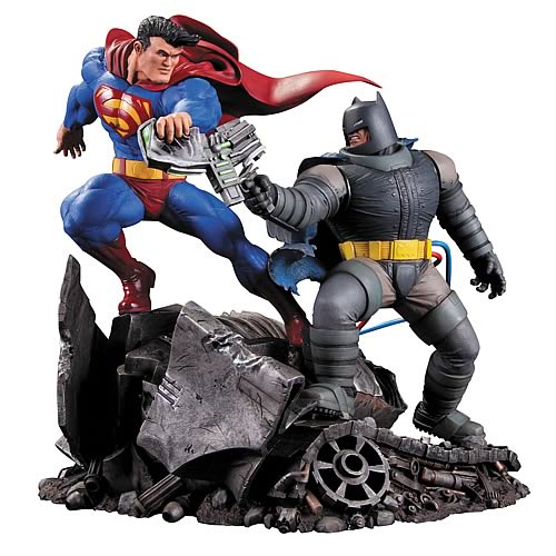 Dark Knight Returns Superman vs. Batman Statue