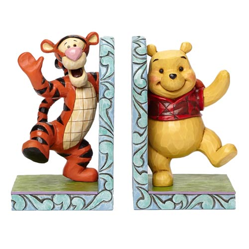 winnie the pooh and tigger hugging