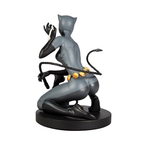 DC Designer Series Catwoman by Stanley "Artgerm" Lau 1:6 Scale Statue
