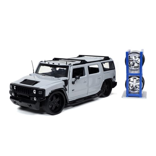 Just Trucks 2003 Hummer H2 1:24 Scale Die-Cast Metal Vehicle with Tire Rack