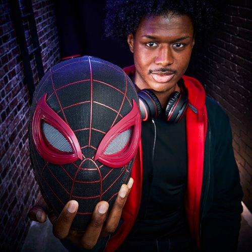 Spider-Man Marvel Legends Series Miles Morales Electronic Expressive Mask