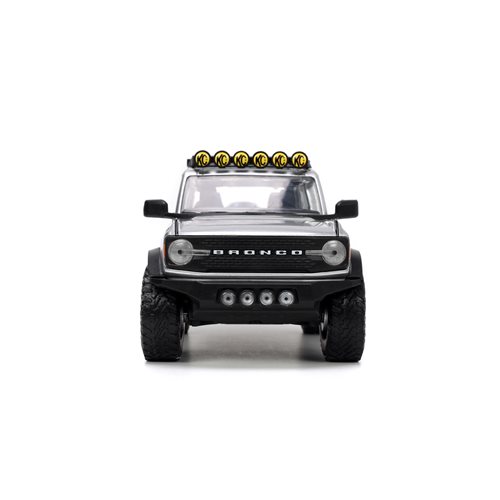 Just Trucks 2021 Ford Bronco Silver 1:24 Scale Die-Cast Metal Vehicle with Tire Rack