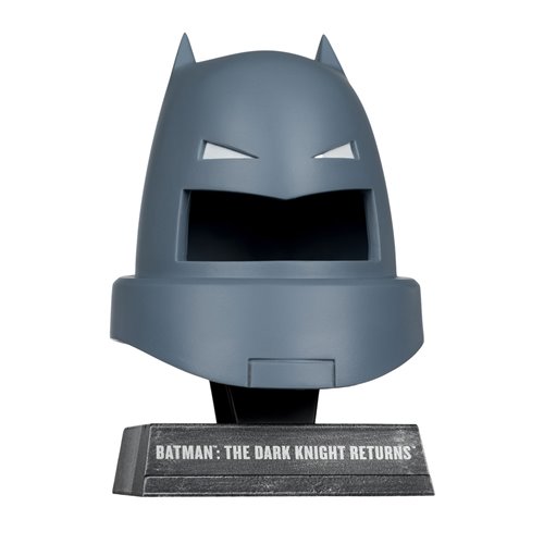 DC Direct Prop Replica Wave 5 Armored Batman The Dark Knight Returns 1:3 Scale Cowl