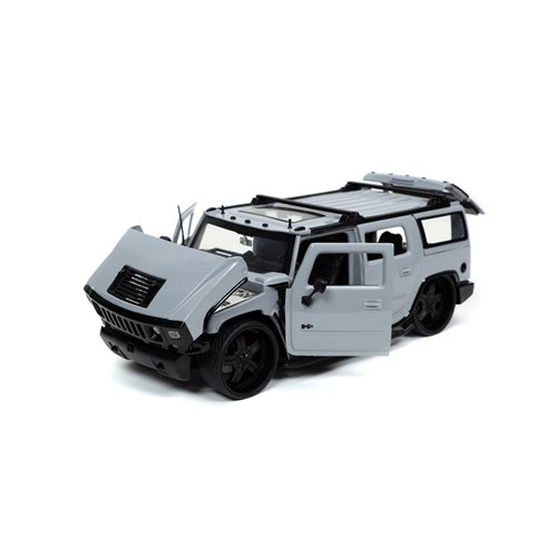 Just Trucks 2003 Hummer H2 1:24 Scale Die-Cast Metal Vehicle with Tire Rack