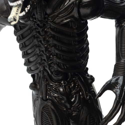 Alien Xenomorph 9-Inch Deluxe Vinyl Statue