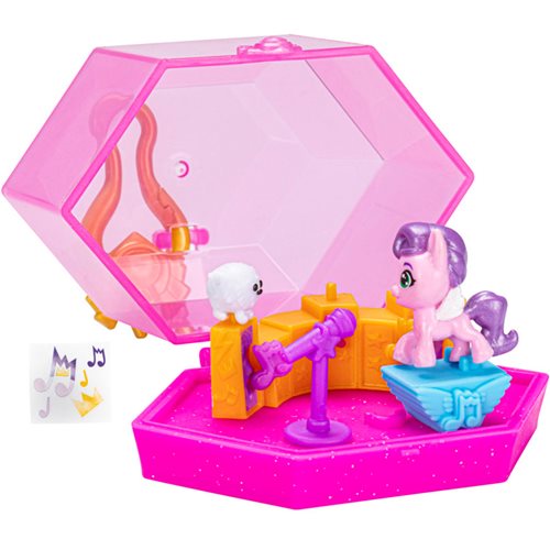 My Little Pony Mini World Magic Crystal Keychain Princess Pipp Petals Playset