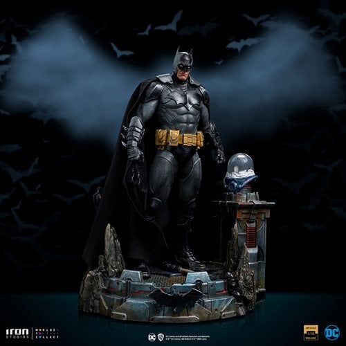 Batman Unleashed DLX Art 1:10 Scale Statue