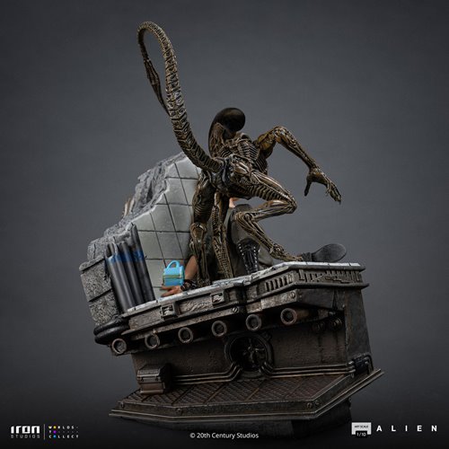 Alien 3 Ellen Ripley and Dog Alien 1:10 Art Scale Statue