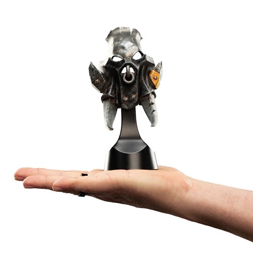 Warhammer: Age of Sigmar Orruk Ardboy Miniature Helmet Statue