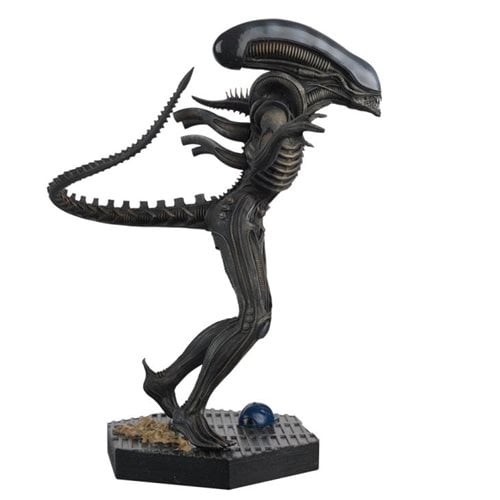 Alien and Predator Collection Xenomorph Drone Figure with Magazine