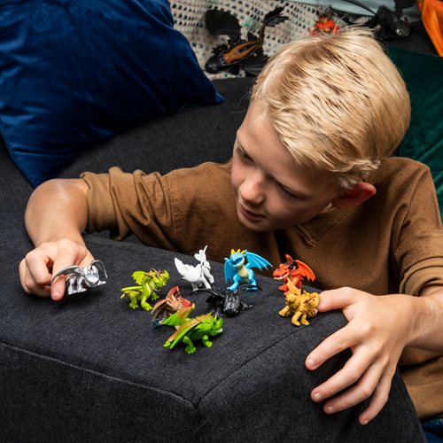 DreamWorks Dragons Legends Evolved Mystery Mini-Figure Case