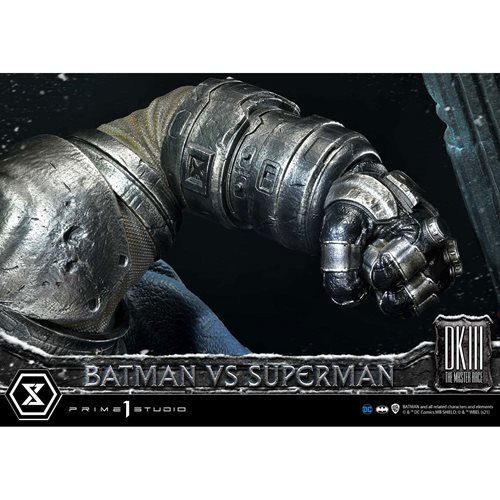 The Dark Knight Returns Batman vs Superman Ultimate Diorama Masterline 1:3 Scale Statue
