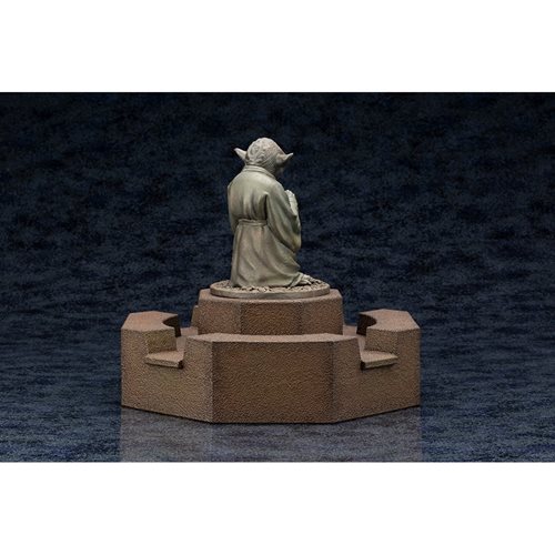 Star Wars: The Empire Strikes Back Yoda Fountain Statue - Limited Edition