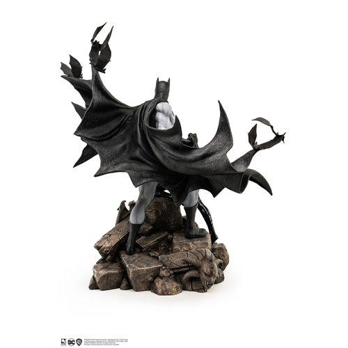 Batman and Catwoman Reunion 1:4 Scale Statue