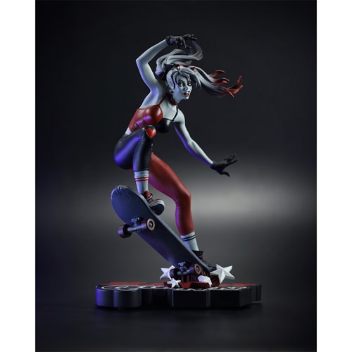 Harley Quinn Red, White and Black by Ivan Tao 1:10 Scale Resin Statue