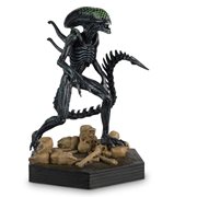 Alien and Predator Collection Grid Xenomorph Figure