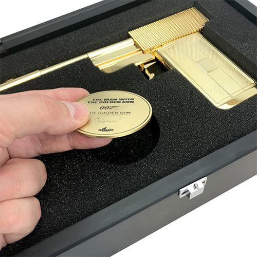 James Bond The Golden Gun Limited Edition Prop Replica - cool golden chain and golden gun roblox