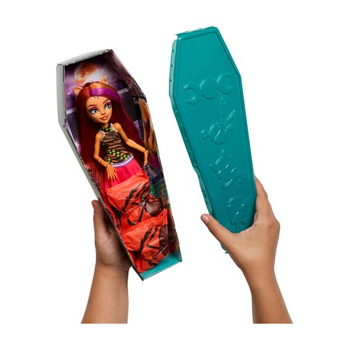 Monster High Buried Secrets Wave 4 Courtside Fang-Out Doll Case of 6