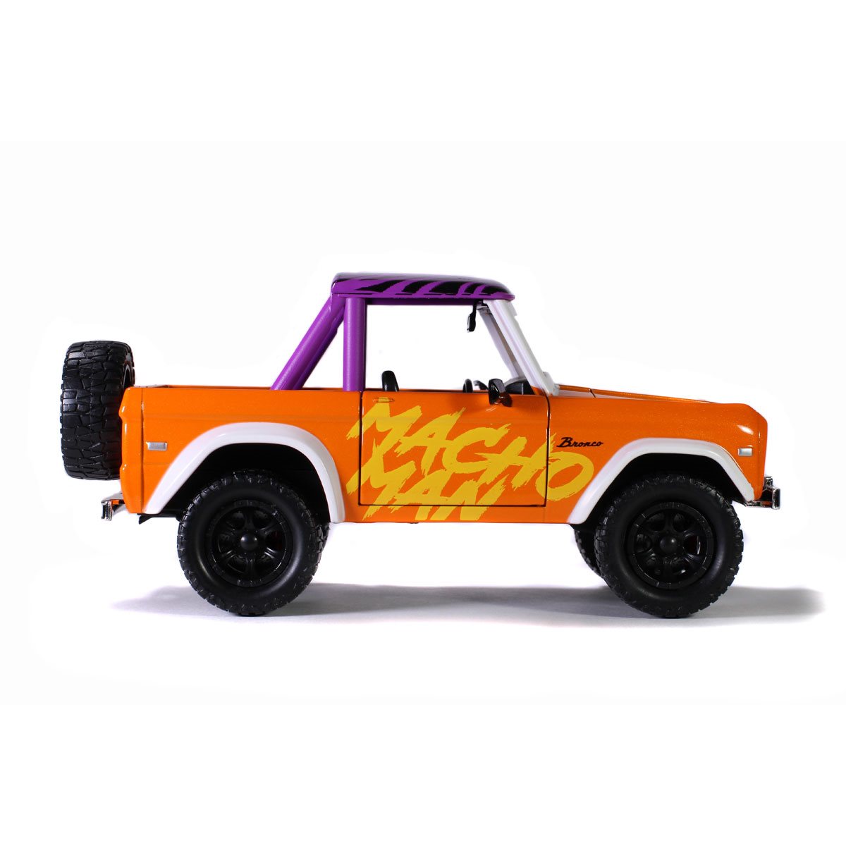 Macho Man Randy Savage & 1973 Ford Bronco Die-Cast Limited Edition Custom  Display