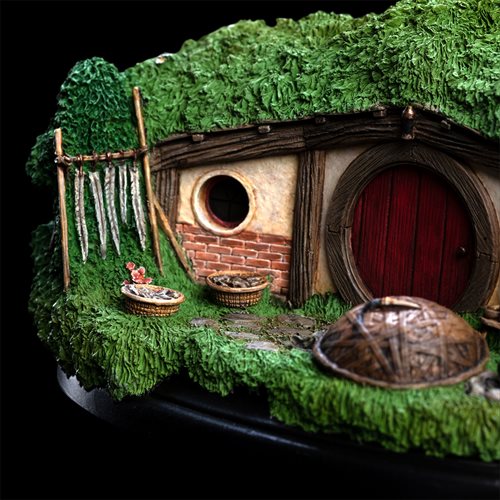 The Hobbit 31 Lakeside Hobbit Hole Statue