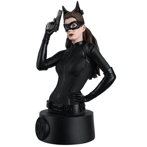 Batman Dark Knight Rises Catwomen Figure with Collector Magazine