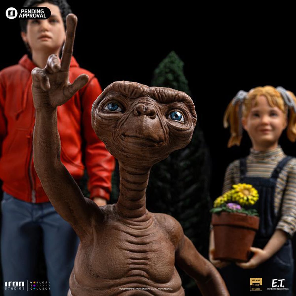 E.T. the Extra-Terrestrial, Elliot, and Gertie Limited Edition 1:10 Art  Scale Statue