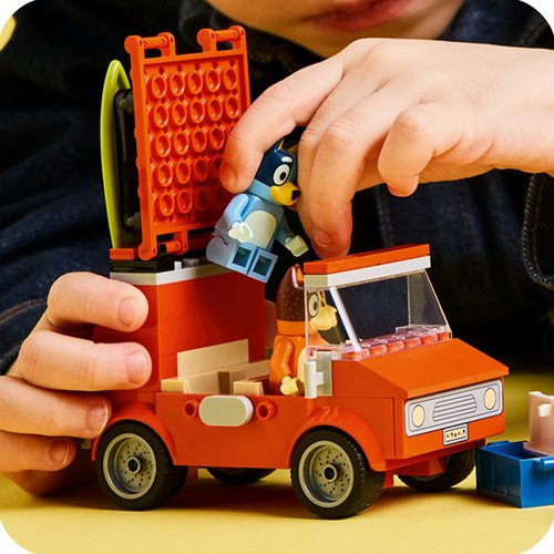 LEGO 11202 Bluey's Beach & Family Car Trip