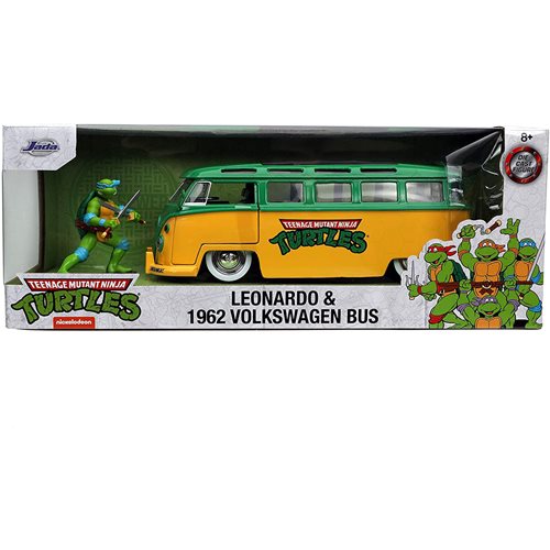 Teenage Mutant Ninja Turtles 1962 VW Bus 1:24 Scale Die-Cast Metal Vehicle with Leonardo Figure