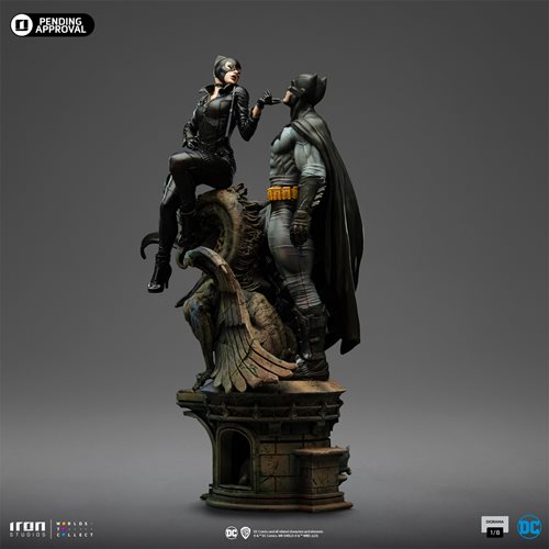 Batman and Catwoman 1:6 Scale Diorama Statue