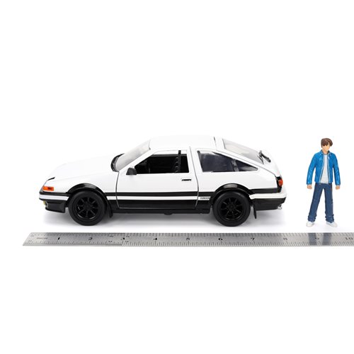 Hollywood Rides Initial D 1986 Toyota Trueno AE86 1:24 Scale Die-Cast Metal Vehicle with Takumi Figu