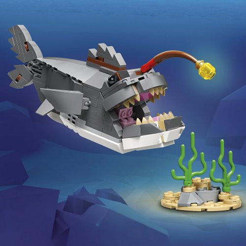 LEGO Creator 31381 Fierce Shark with a Treasure Chest
