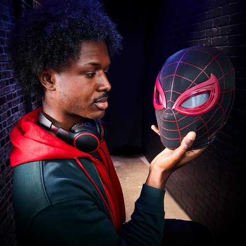 Spider-Man Marvel Legends Series Miles Morales Electronic Expressive Mask