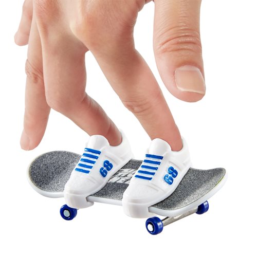 Hot Wheels Skate Collector Fingerboard and Vehicle Pack Random Set of 2