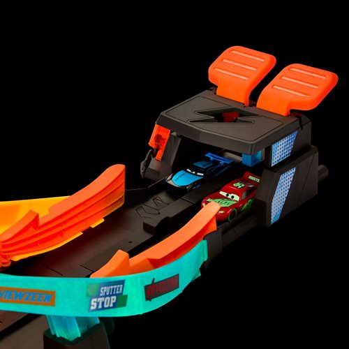 Disney Pixar Cars Glow Racers Launch and Criss-Cross Glow Race Playset