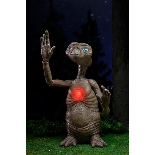 E.T. the Extra-Terrestrial Ult. DX E.T. with LED Chest and "Phone Home" Communicator 40th Ann. 7-Inc