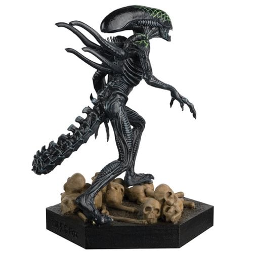 Alien and Predator Collection Grid Xenomorph Figure with Magazine