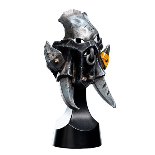 Warhammer: Age of Sigmar Orruk Ardboy Miniature Helmet Statue