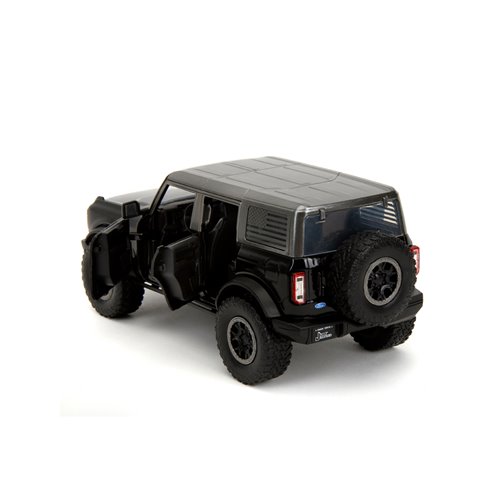 Just Trucks 2021 Ford Bronco 1:24 Scale Die-Cast Metal Vehicle with Tire Rack