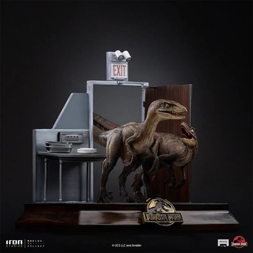 Jurassic Park Raptors at the Kitchen's Door 1:10 Art Scale Limited Edition Statue