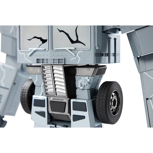 Transformers Fallen Leader Optimus Prime Flagship Auto-Converting Robot