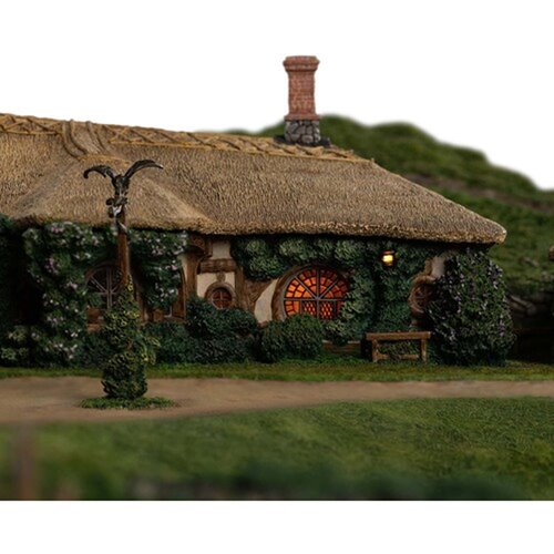 The Lord of the Rings Trilogy The Green Dragon Inn Limited Edition Environment Statue