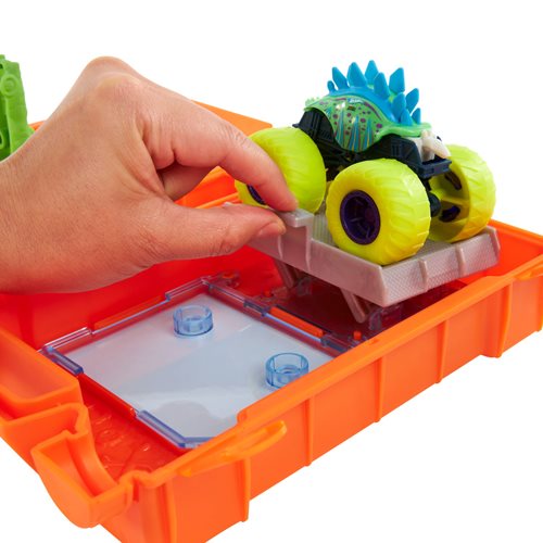 Hot Wheels Monster Trucks Fuel N' Go Playset