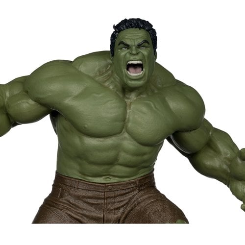 Marvel Studios Wave 1 Spider-Man: Brand New Day Hulk 1:10 Scale Posed Figure with Scene