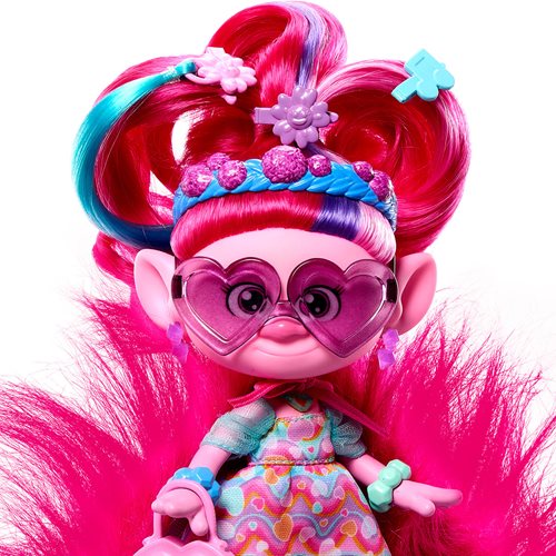 Trolls 3 Band Together Trendsettin' Queen Poppy Fashion Doll