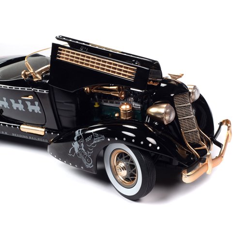 Monopoly 1935 Auburn 851 Speedster 1:18 Scale Die-Cast Metal Vehicle