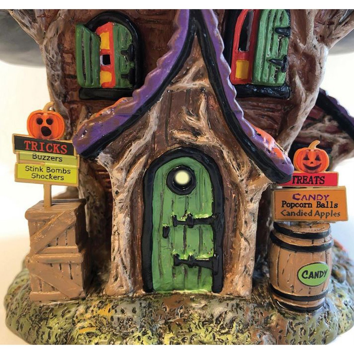 Enesco Snow Village Halloween – Trixie's Tricks & Treats, Beleuchtetes Gebäude, 15x20x15 Cm, Handbemalt