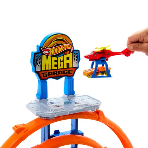 Hot Wheels Mega Loop Garage Track Set
