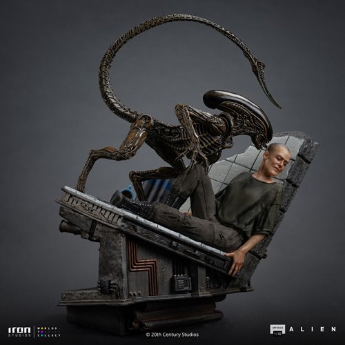 Alien 3 Ellen Ripley and Dog Alien 1:10 Art Scale Statue